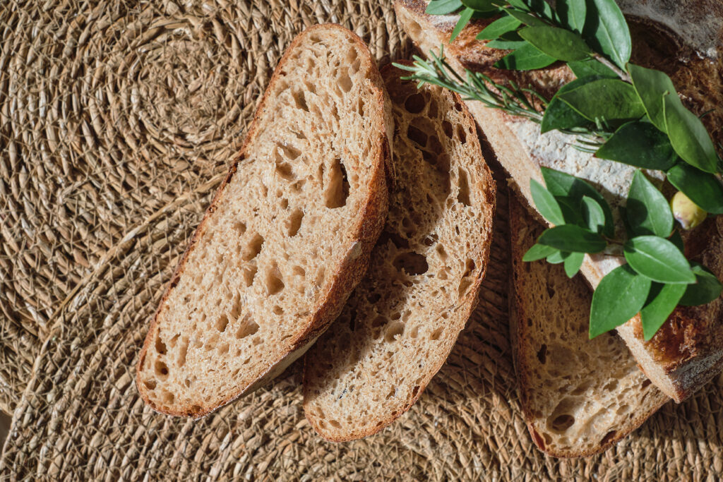 Das Bauernbrot bietet sich als eine einfache und leckere Möglichkeit an.