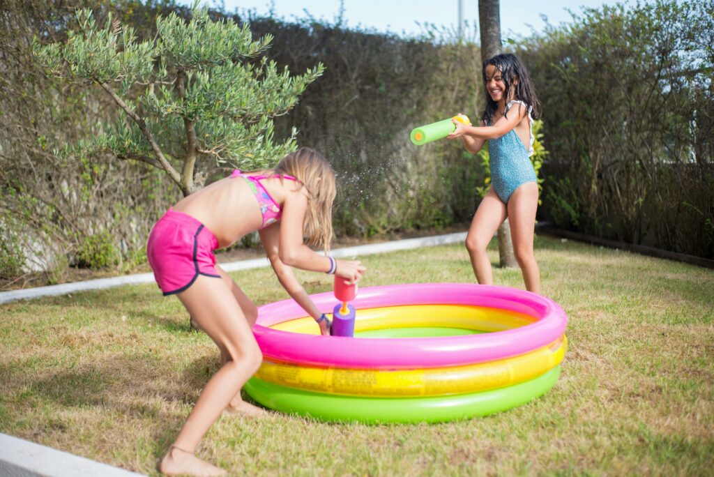 Kinder lieben Wasserspaß, vor allem im Sommer!